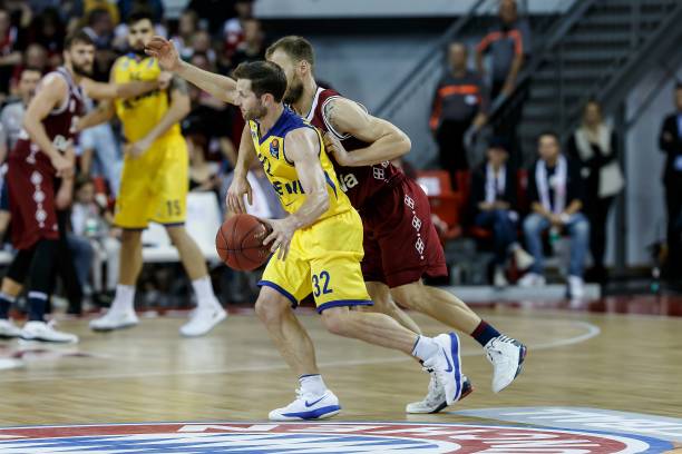 而马奎尔完 而马奎尔完